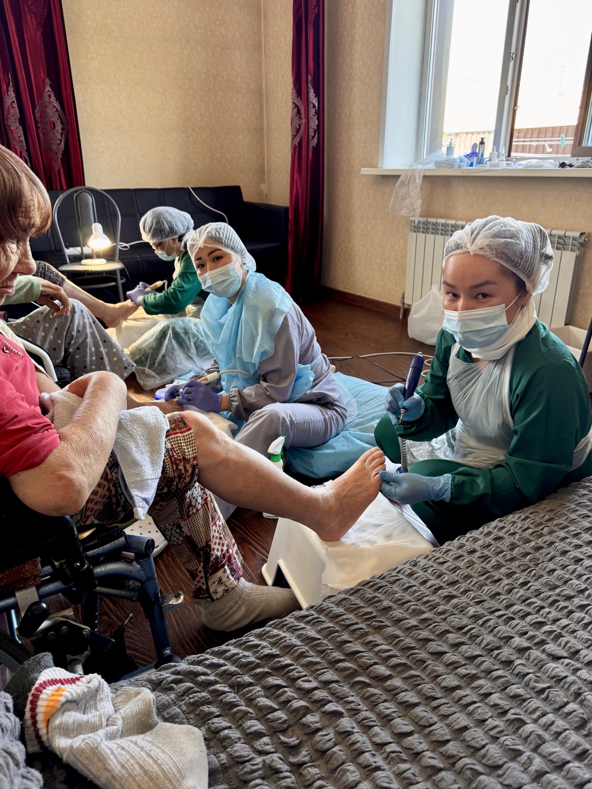 Специалисты PodoNails оказывают подологическую помощь в рамках благотворительной акции
